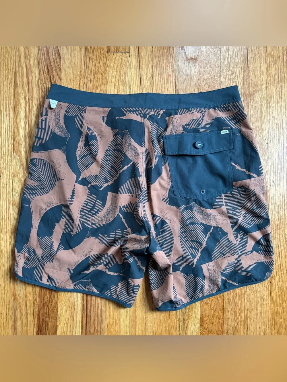 Vuori Cruise Palo Santo Leaf-Print Board Shorts 36